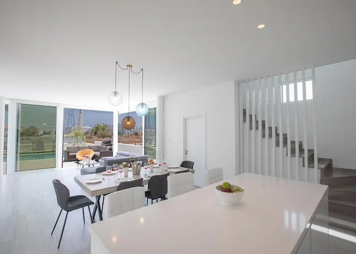 Walk To Center & Beach- Your Dream Escape, Blue Island *