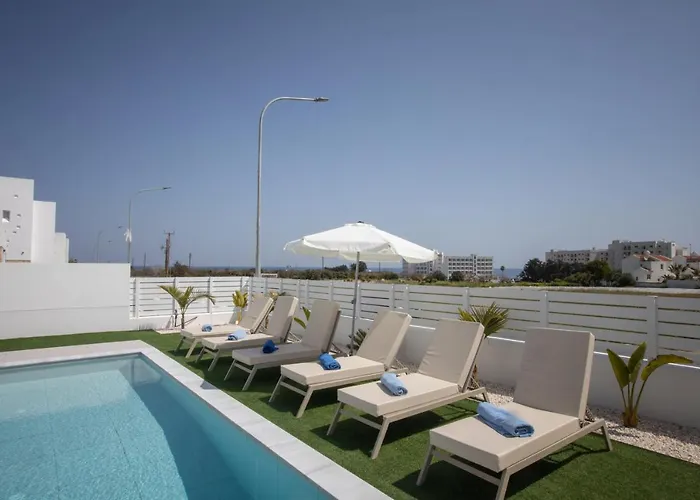 Walk To Center & Beach- Your Dream Escape, Blue Island Villa *