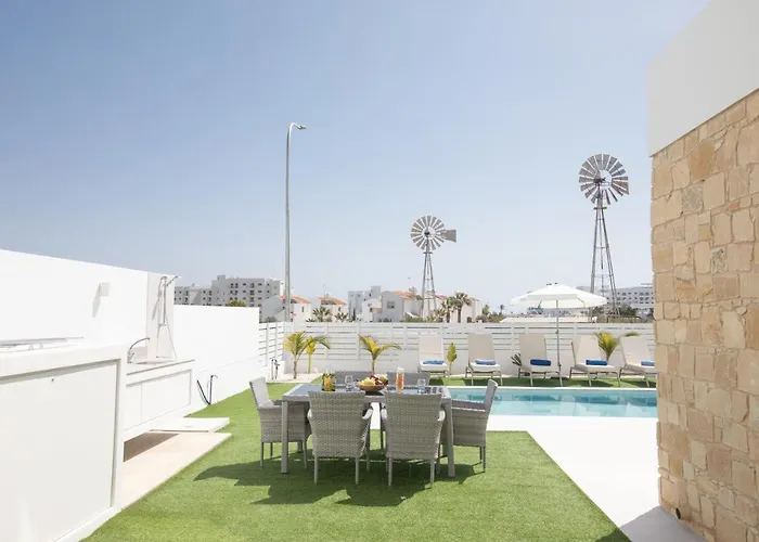 Walk To Center & Beach- Your Dream Escape, Blue Island *