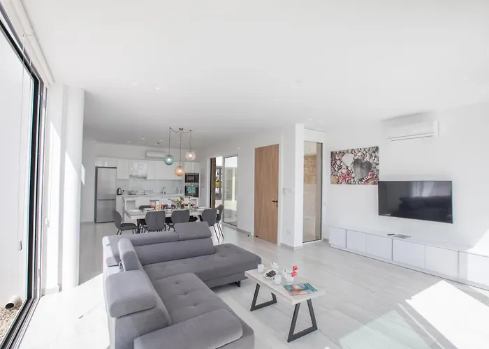 Walk To Center & Beach- Your Dream Escape, Blue Island Protaras