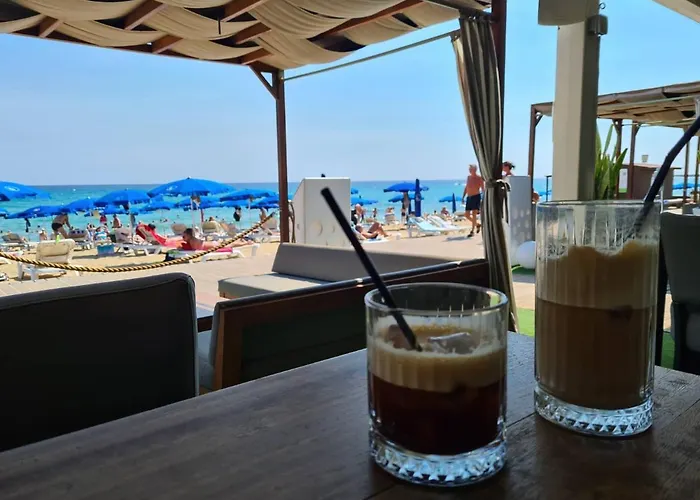 Walk To Center & Beach- Your Dream Escape, Blue Island Villa *