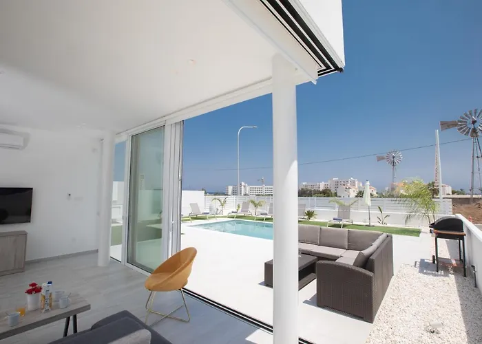 Walk To Center & Beach- Your Dream Escape, Blue Island *