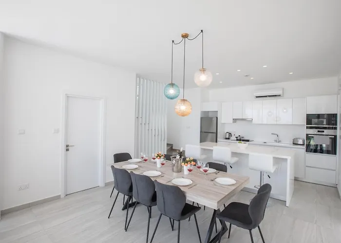 Walk To Center & Beach- Your Dream Escape, Blue Island Willa Protaras