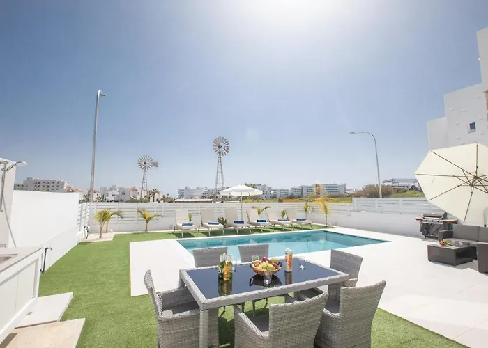 Walk To Center & Beach- Your Dream Escape, Blue Island Willa Protaras