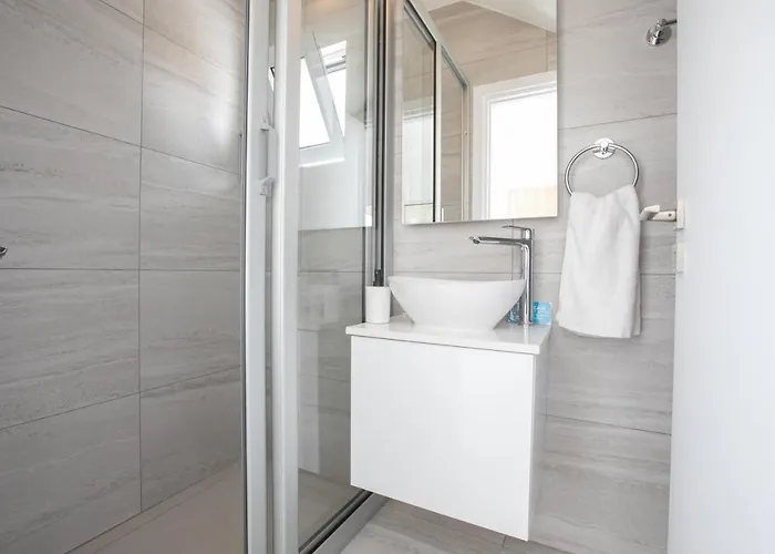 Willa Walk To Center & Beach- Your Dream Escape, Blue Island