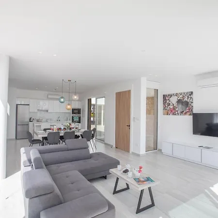 Walk To Center & Beach- Your Dream Escape, Blue Island Protaras