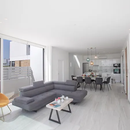 Walk To Center & Beach- Your Dream Escape, Blue Island וילה