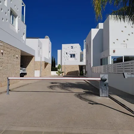 Villa Walk To Beach- Protaras- Pool Villa, Blue Island