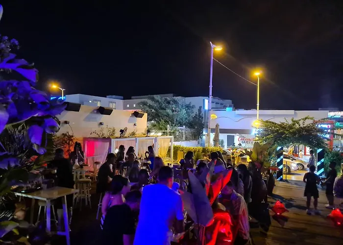 Walk To Beach- Central Protaras- Pool Villa, Blue Island Villa Villa