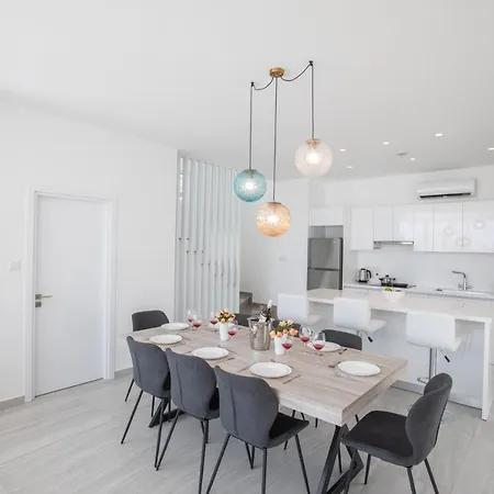 Walk To Center & Beach- Your Dream Escape, Blue Island Vilă Protaras