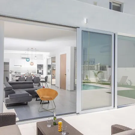 Vila Walk To Beach- Protaras- Pool Villa, Blue Island