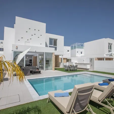 Villa Walk To Beach- Protaras- Pool Villa, Blue Island *